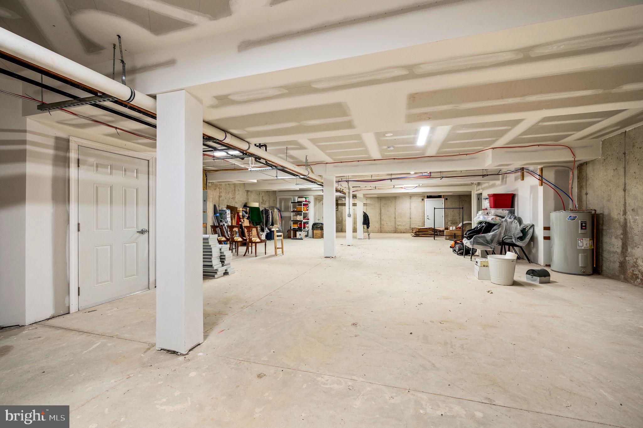 FLOURTOWN - Commercial Sale