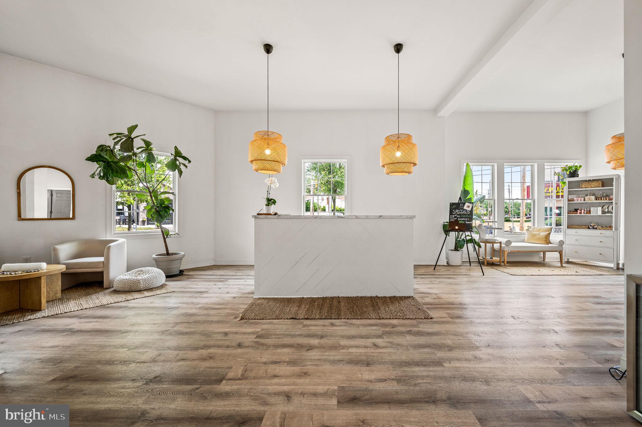 FLOURTOWN - Commercial Sale