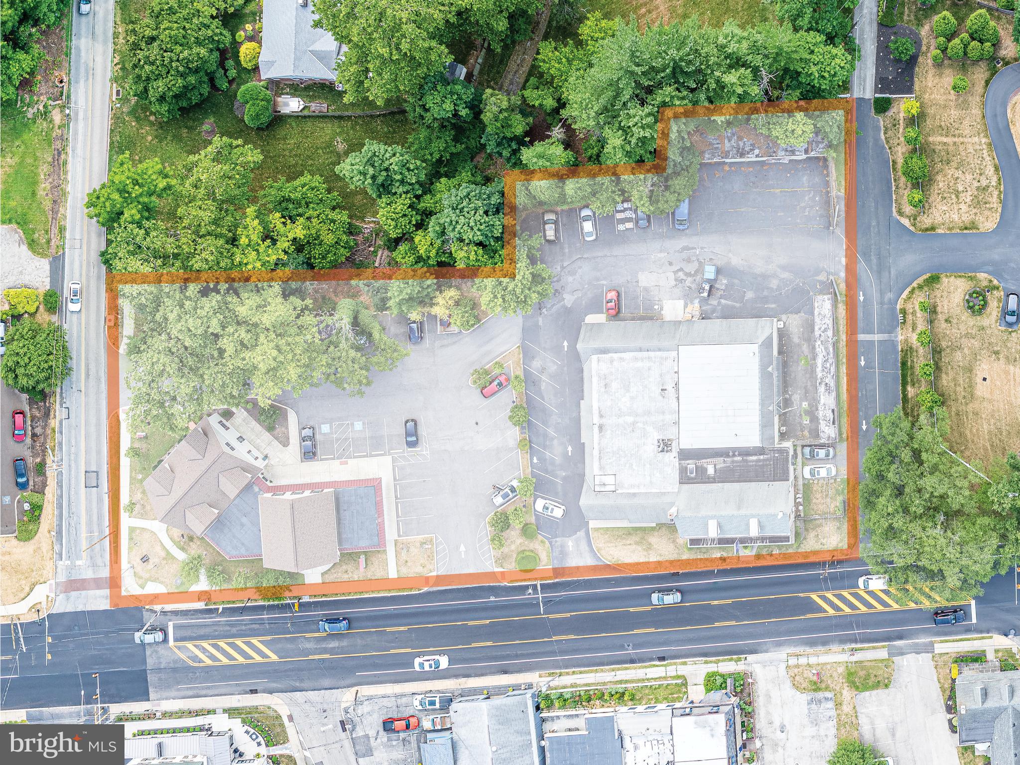 FLOURTOWN - Commercial Sale