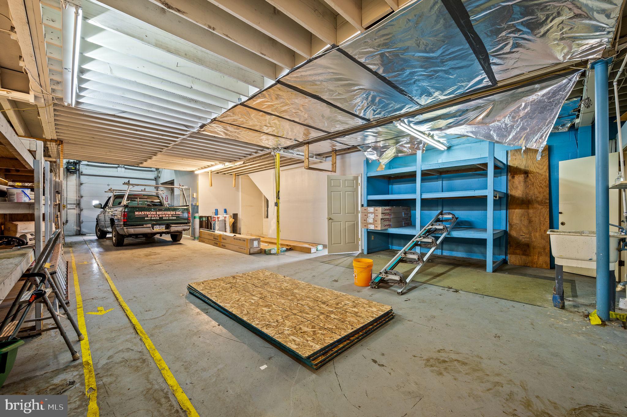 FLOURTOWN - Commercial Sale