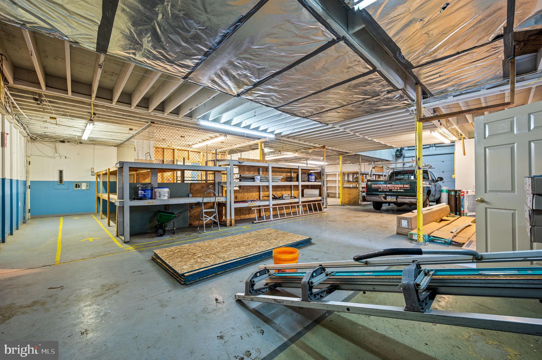 FLOURTOWN - Commercial Sale