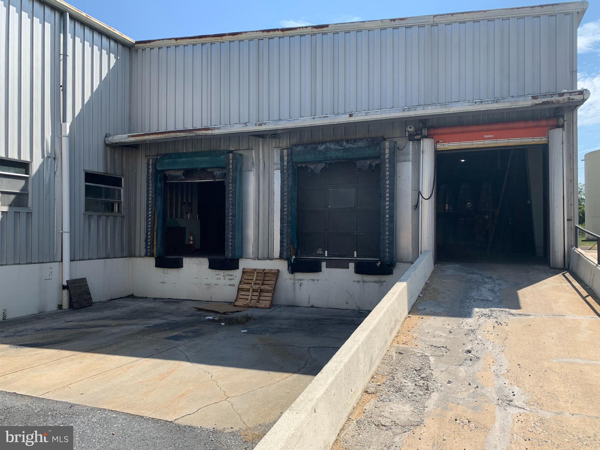 LANCASTER - Commercial Lease