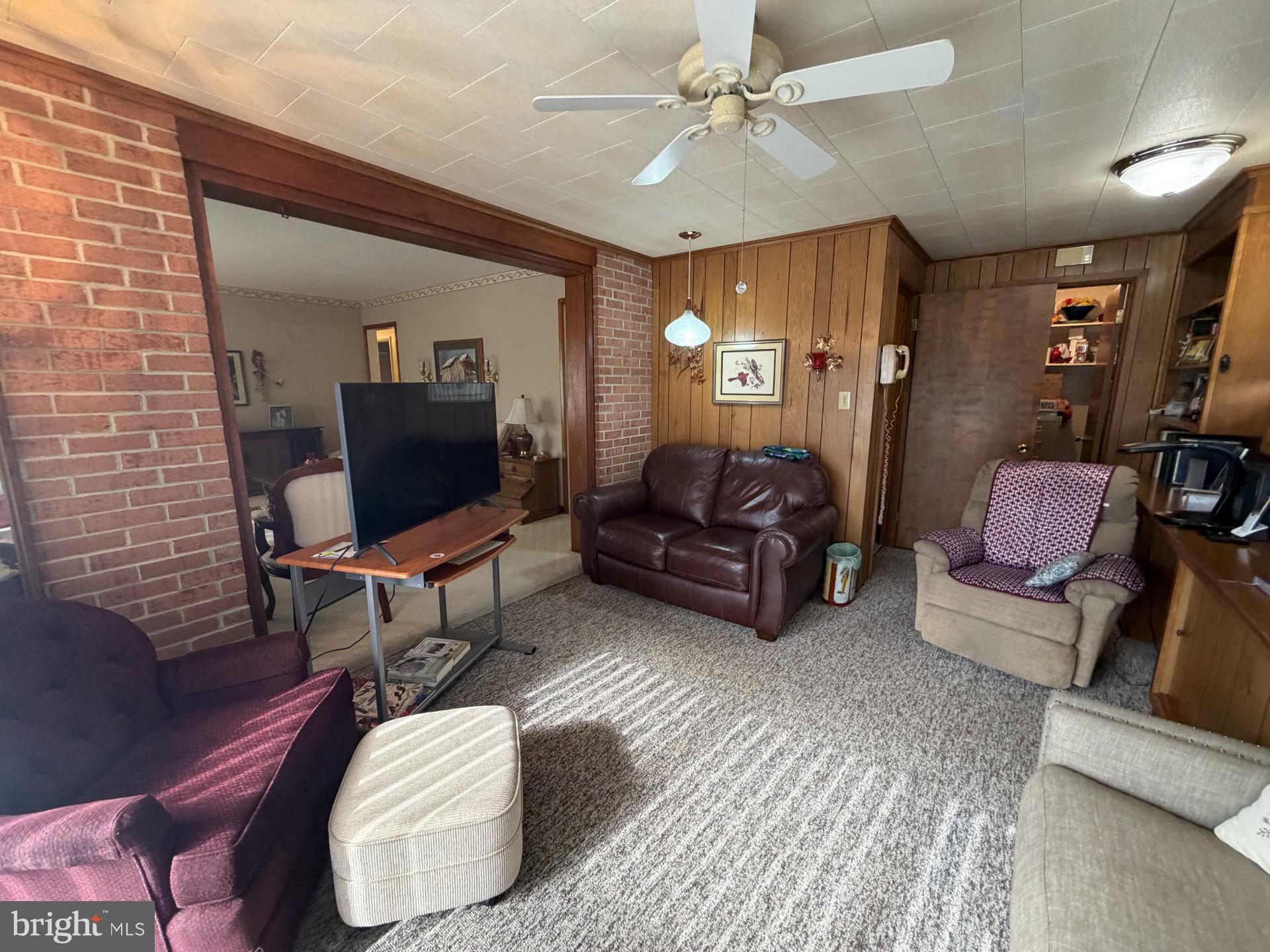 HOLIDAY ACRES - Residential