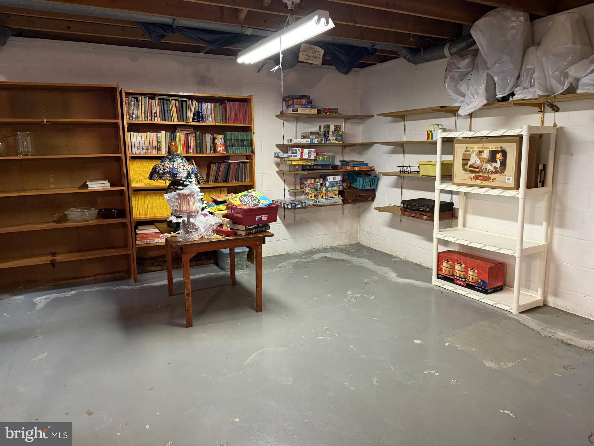 HOLIDAY ACRES - Residential