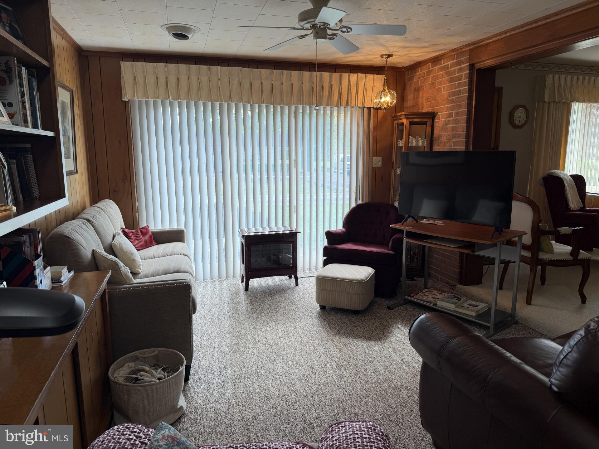 HOLIDAY ACRES - Residential