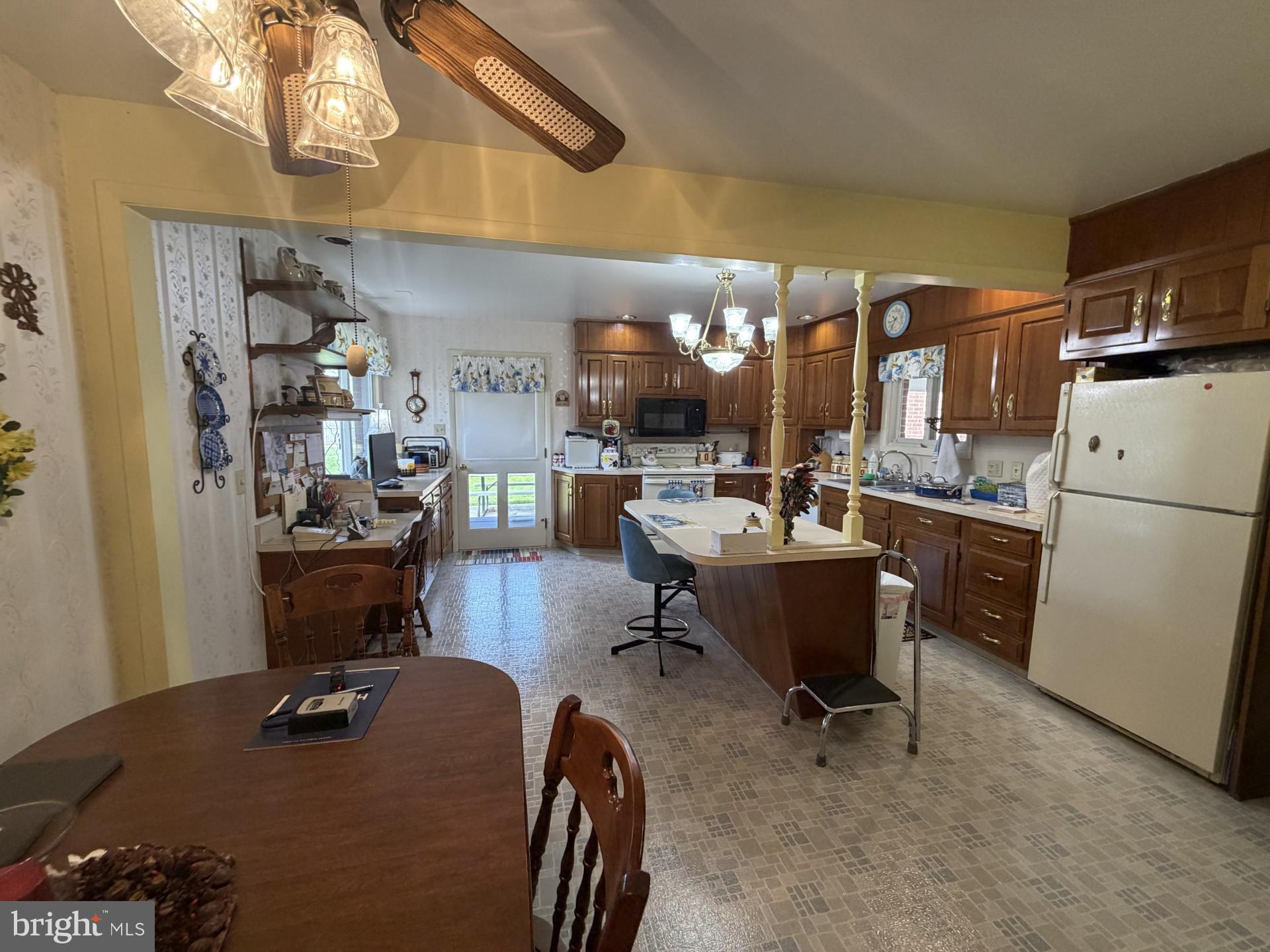 HOLIDAY ACRES - Residential