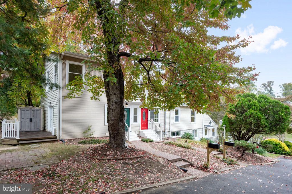 Photo of 3305 17th Street N #A, ARLINGTON, VA 22201 (MLS # VAAR2065428)