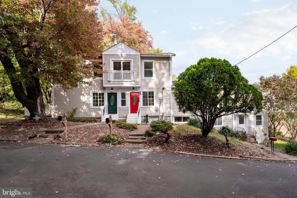 Photo of 3305 17th Street N #A, ARLINGTON, VA 22201 (MLS # VAAR2065428)