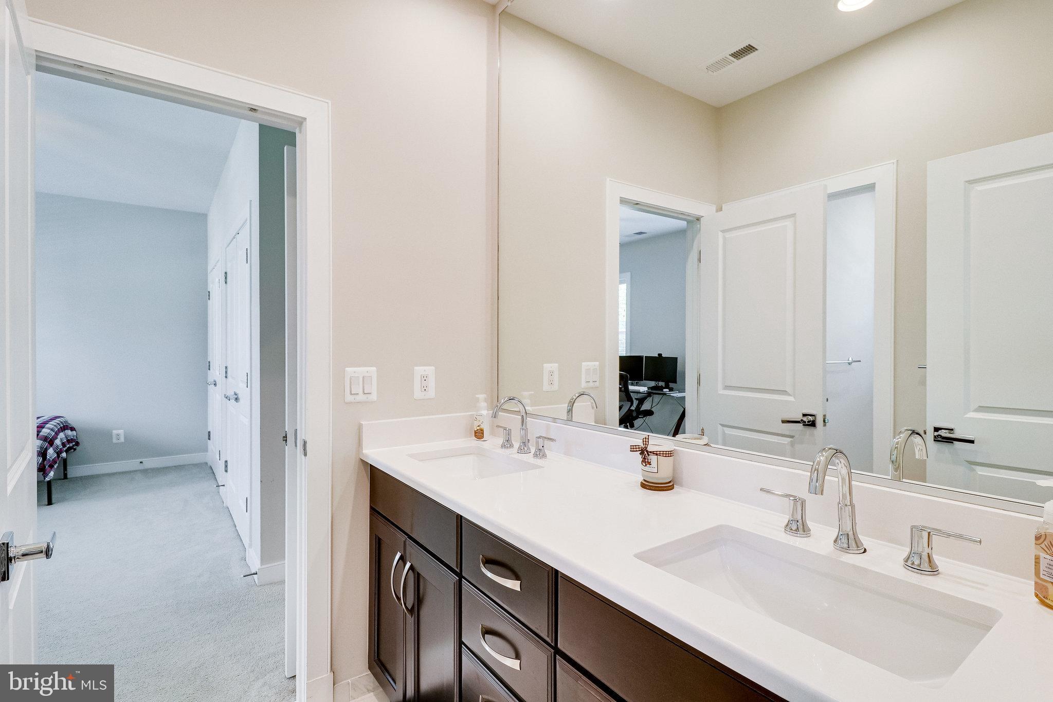 SILAS STATION - Residential