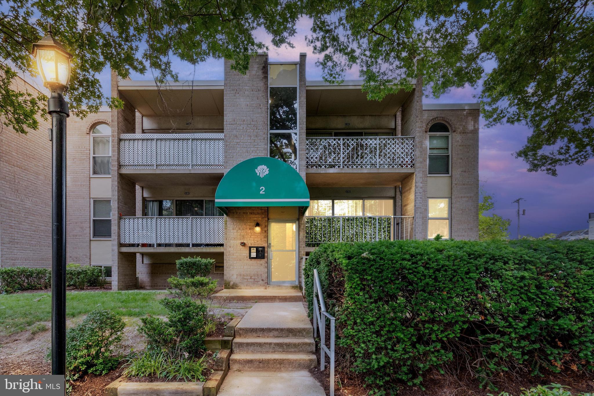 2 CANTERBURY SQUARE 202