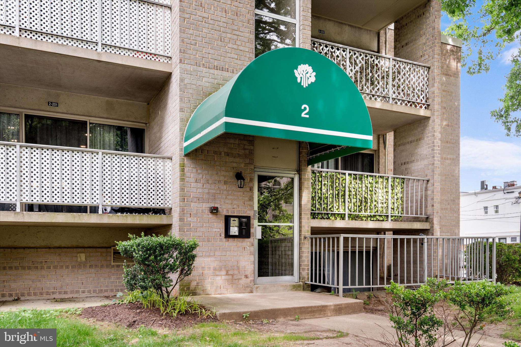 2 CANTERBURY SQUARE 202