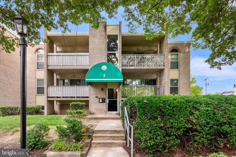 Condo For Sale - 2 Canterbury Square #202<br/> Alexandria City County, ALEXANDRIA, VA 22304
