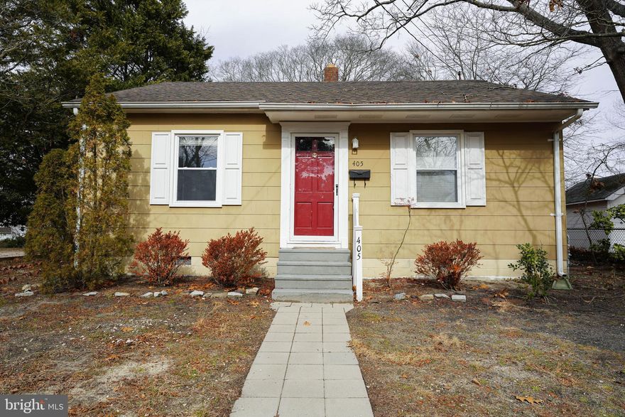 Welcome to this cozy 2-bedroom, 1-bathroom home located in a prime city location. With its inviting layout, this home offers a perfect blend of comfort and convenience. Step outside to the charming screened-in porch, ideal for relaxing or entertaining. The generous lot size provides plenty of space for outdoor activities, gardening, or future projects. Whether you're a first-time homebuyer or looking for a cozy retreat, this home has all the potential to make it your own. Don't miss out on this fantastic opportunity – schedule a tour today!