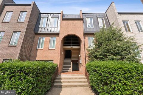Photo of 5010 7th Road S #T1, ARLINGTON, VA 22204 (MLS # VAAR2073756)