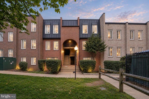 Photo of 5010 7th Road S #T1, ARLINGTON, VA 22204 (MLS # VAAR2073756)