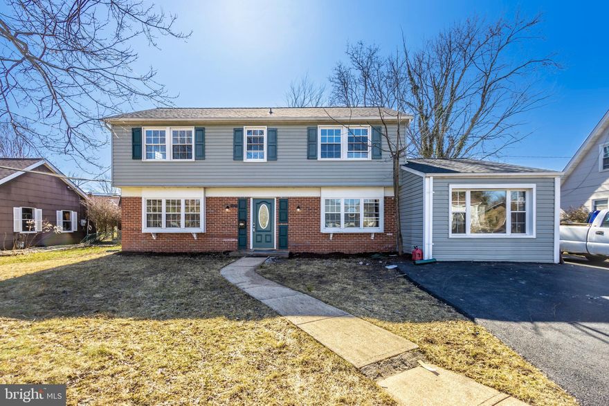 WELCOME HOME! Fully Renovated and Spacious 5 Bedrooms, 3 Full Baths, a large Sunroom. Comes with Several recessed lights, NEW Stainless Steel Appliances, NEW Cabinets, NEW Quartz Countertops with with Breakfast Bar, Freshly painted, NEW Tiles, NEW Water Heater, NEW Washer/Dryer, Renovated Bathrooms and NEW Vanities, New smoke detectors on each level. Beautiful lot with plenty of privacy for outdoor activities. Few minutes from Major Highways, Shopping Center, Restaurant, Gym. A MUST SEE.