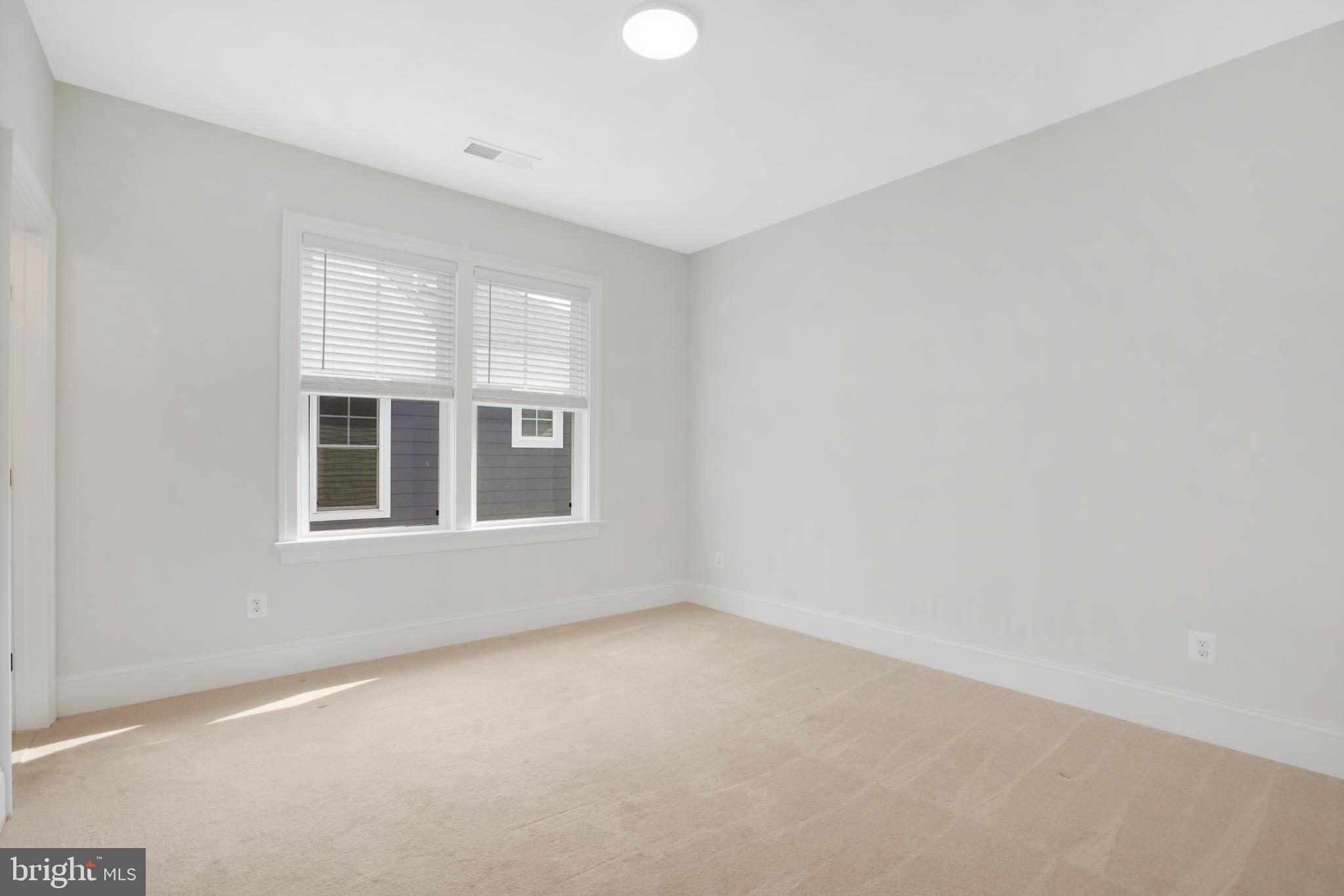 HIGHVIEW PARK - Residential Lease