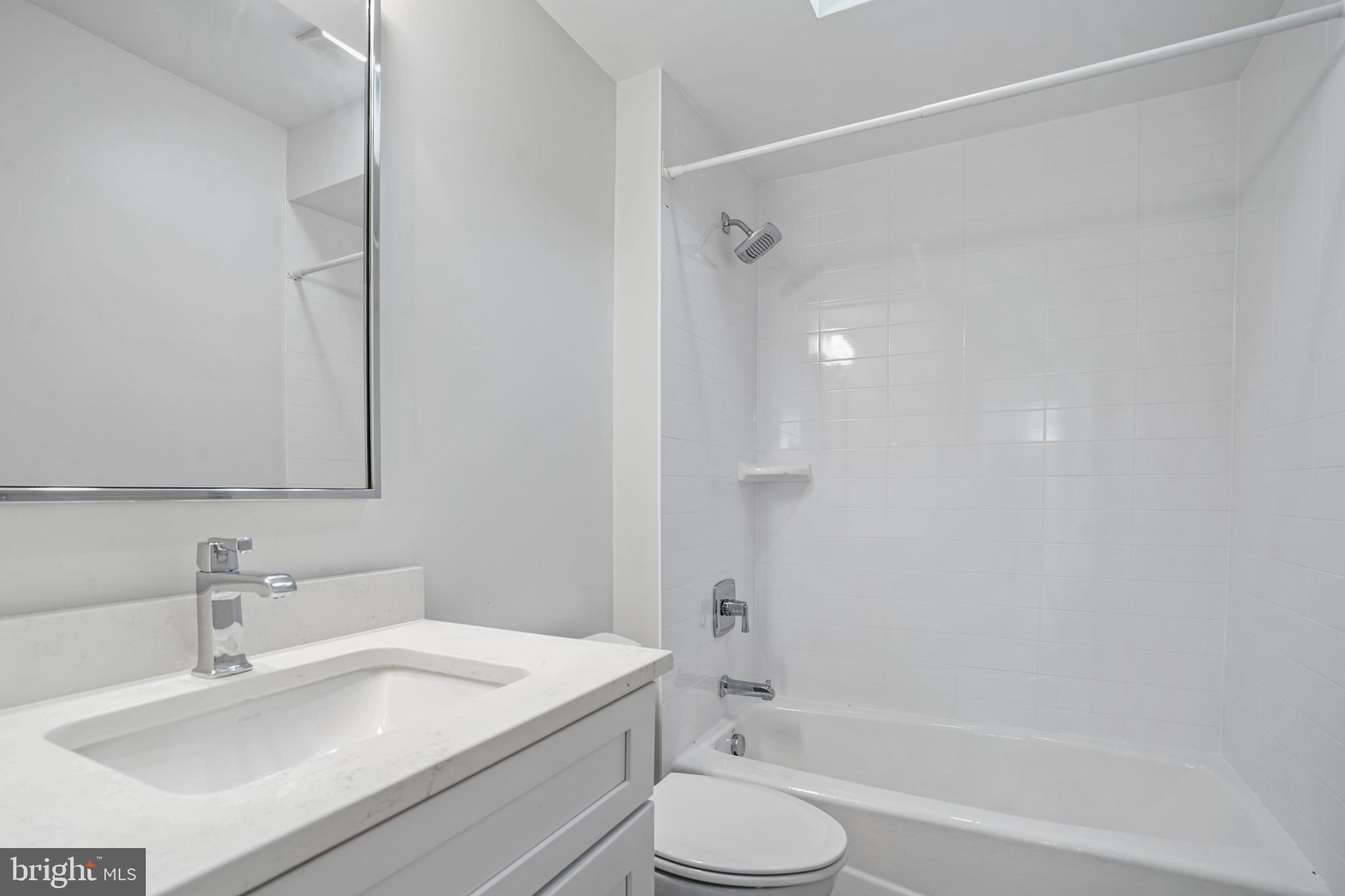 HIGHVIEW PARK - Residential Lease