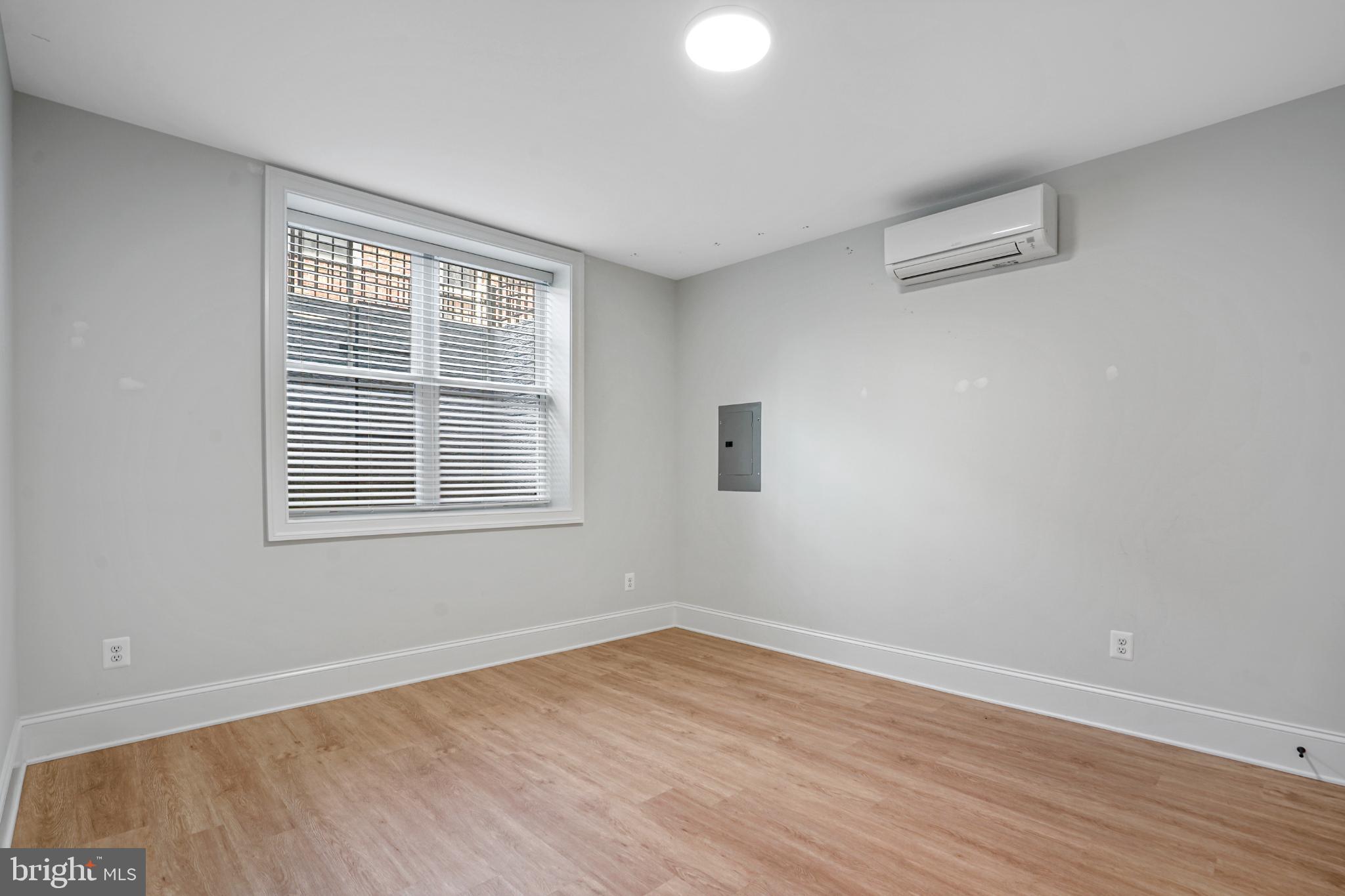 HIGHVIEW PARK - Residential Lease