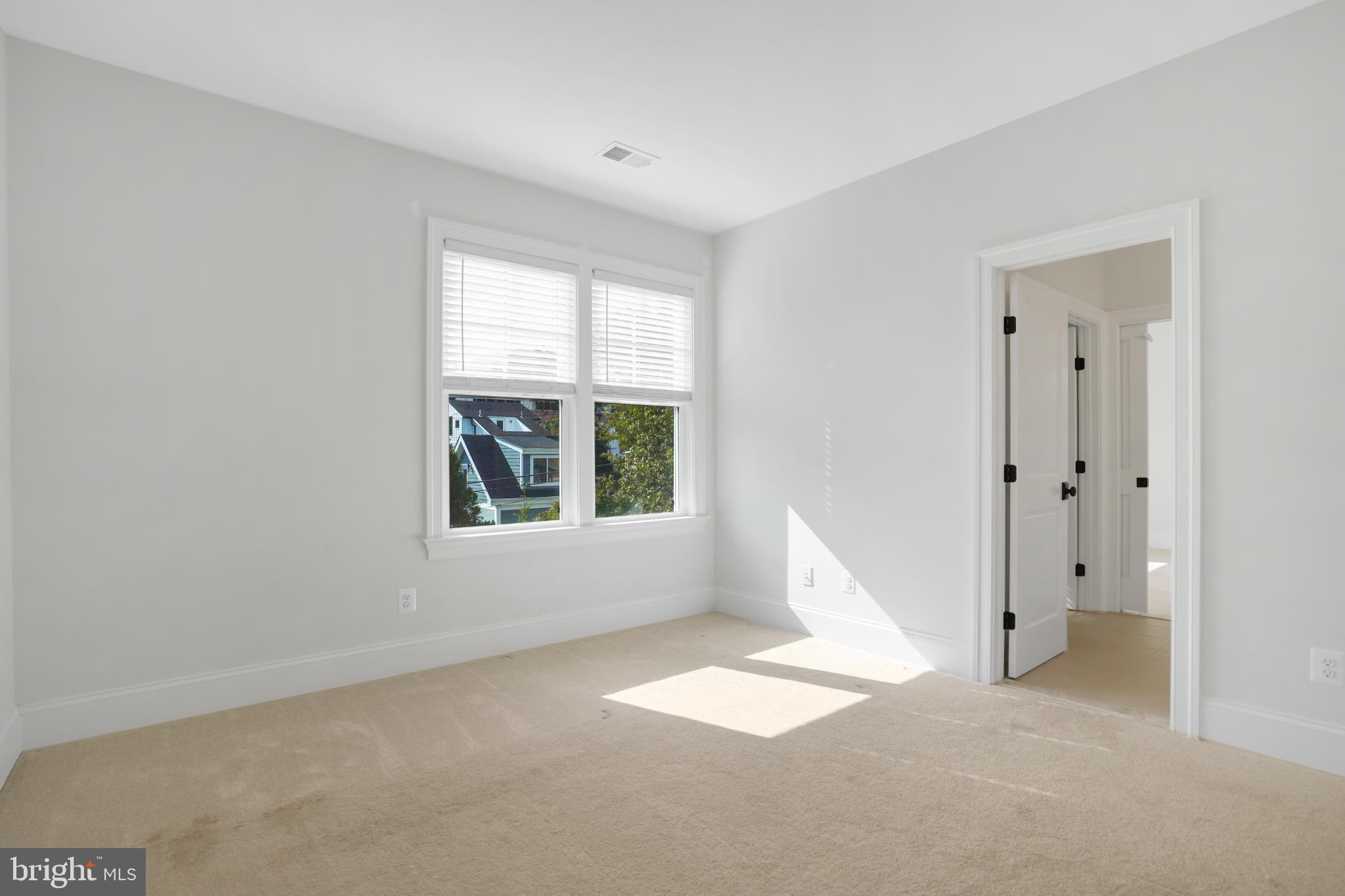 HIGHVIEW PARK - Residential Lease