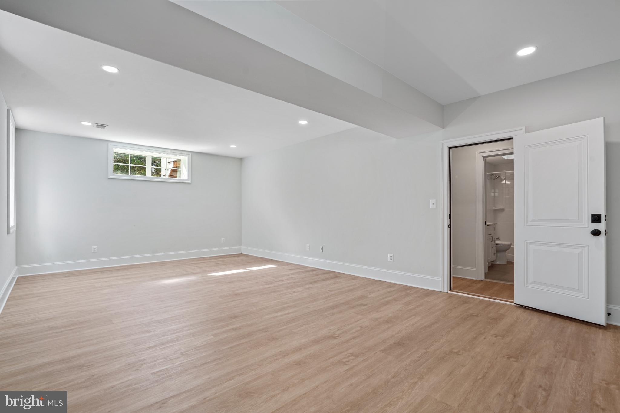 HIGHVIEW PARK - Residential Lease