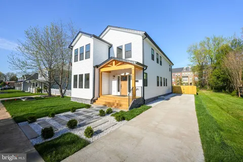 9309 Maple Street, Manassas, VA MLS: VAMN2008116