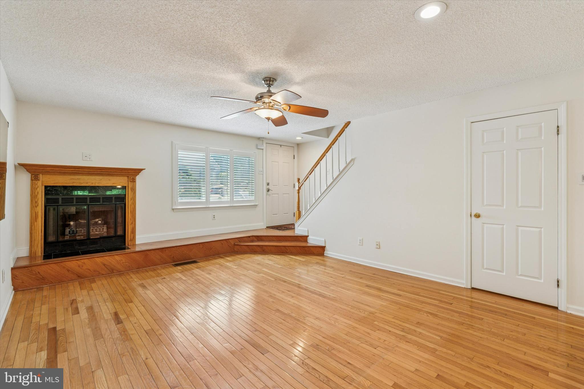 221 CARRIAGE COURT 221
