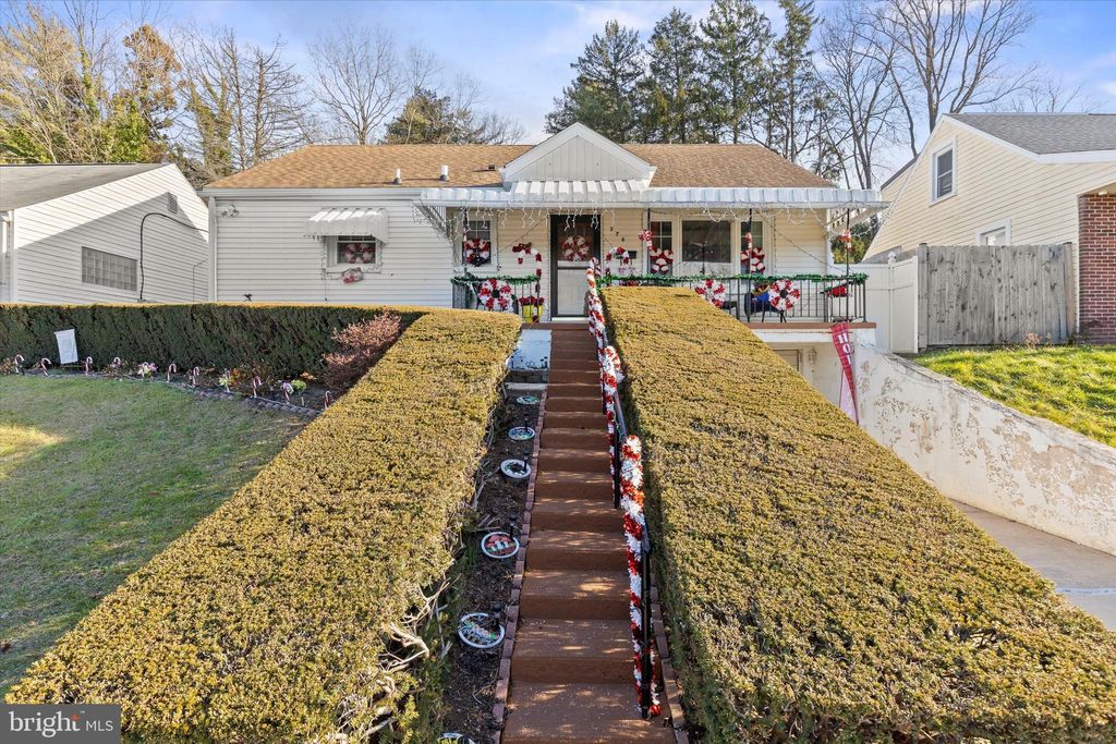 Photo of 376 Pennsylvania Avenue, YORK, PA 17404 (MLS # PAYK2095374)