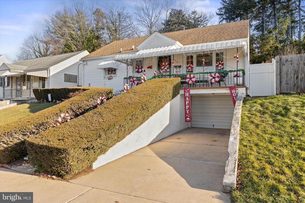 Photo of 376 Pennsylvania Avenue, YORK, PA 17404 (MLS # PAYK2095374)