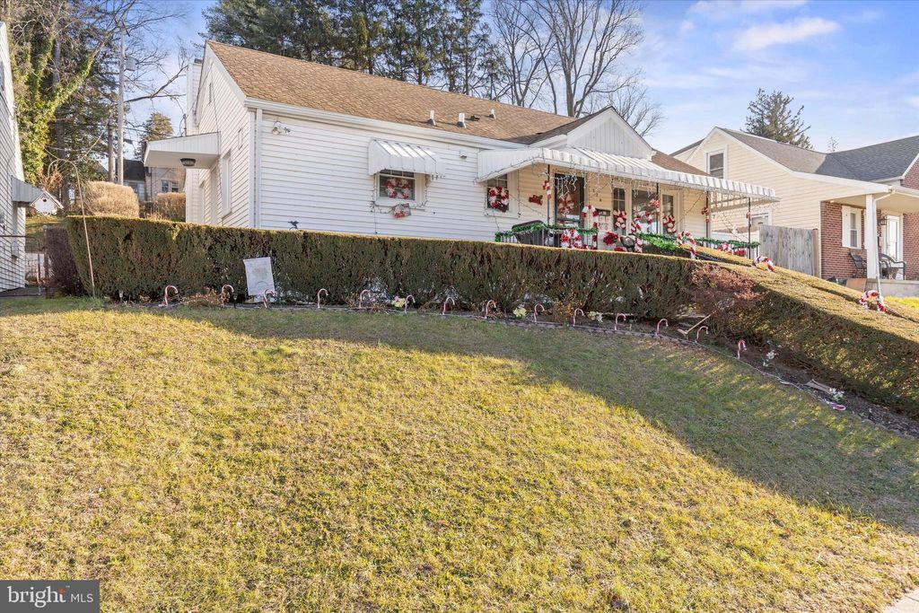 Photo of 376 Pennsylvania Avenue, YORK, PA 17404 (MLS # PAYK2095374)