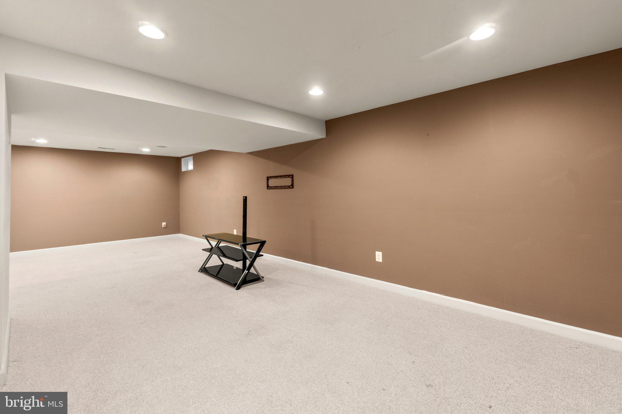 PARADISE MANOR - Residential