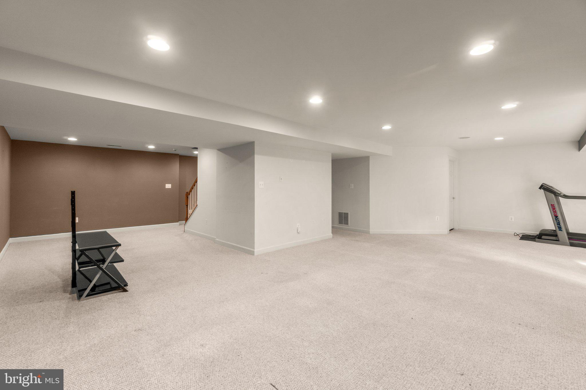 PARADISE MANOR - Residential