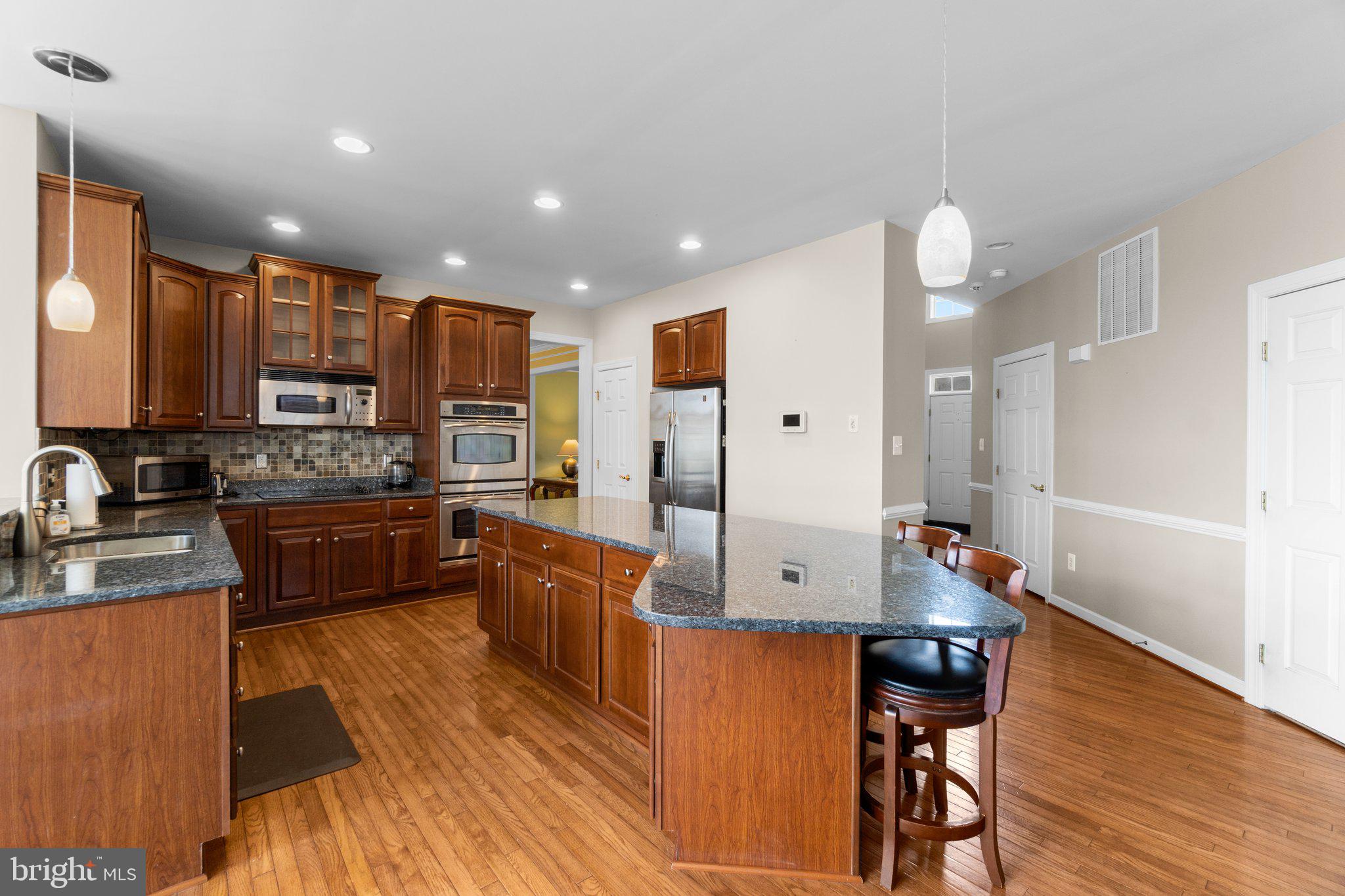 PARADISE MANOR - Residential