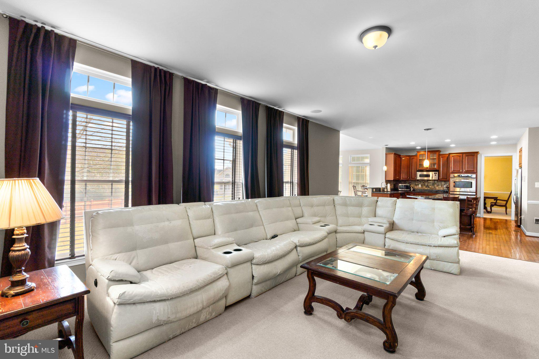 PARADISE MANOR - Residential