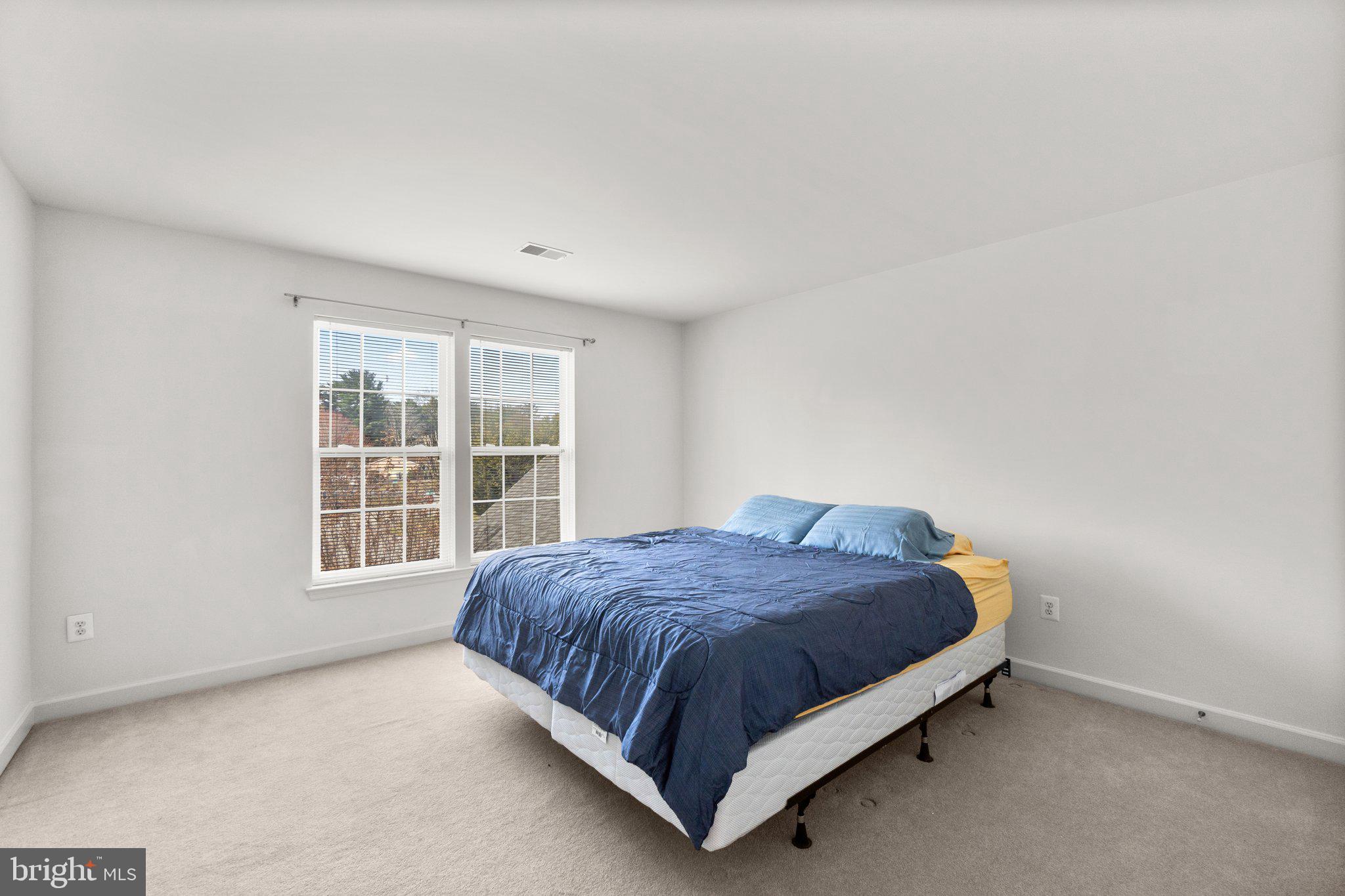 PARADISE MANOR - Residential