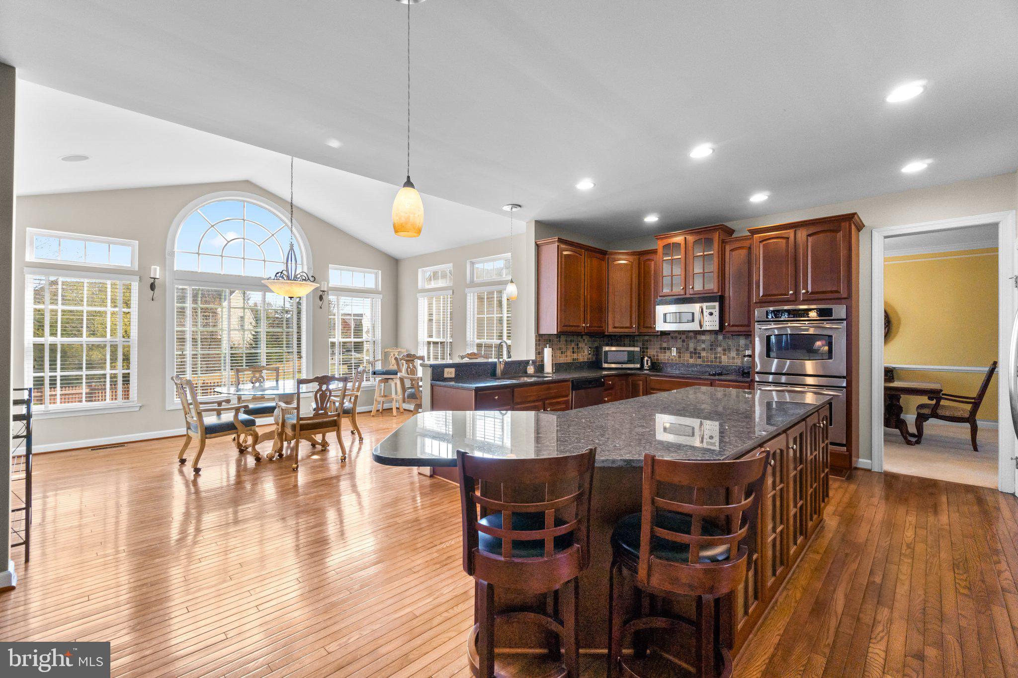 PARADISE MANOR - Residential