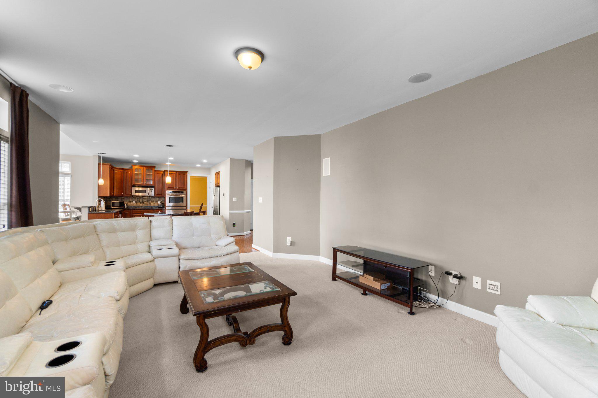 PARADISE MANOR - Residential