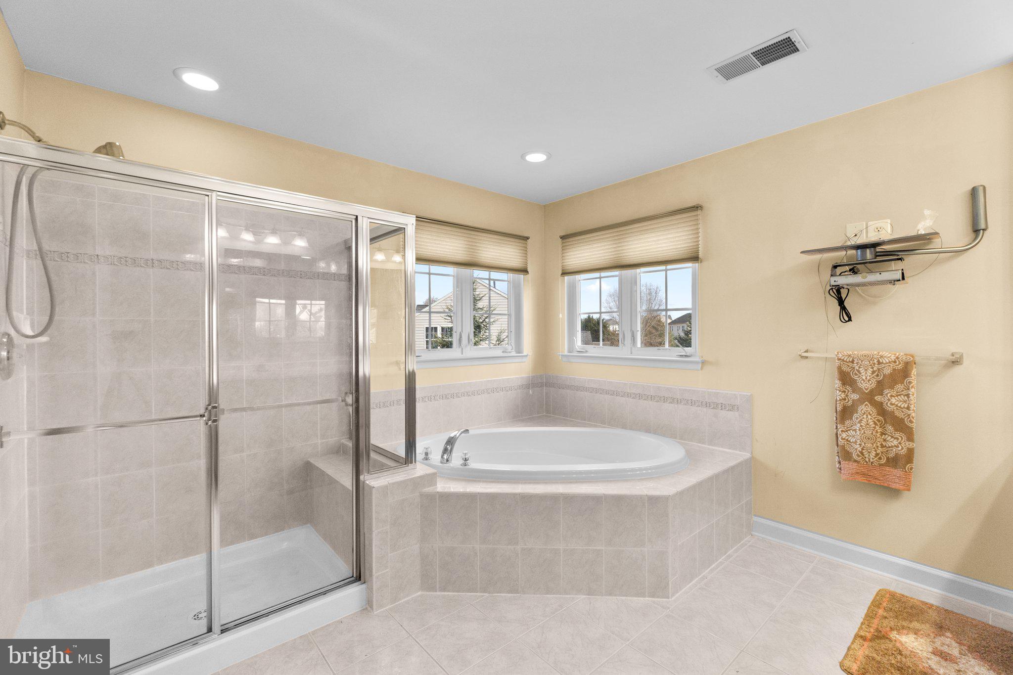 PARADISE MANOR - Residential