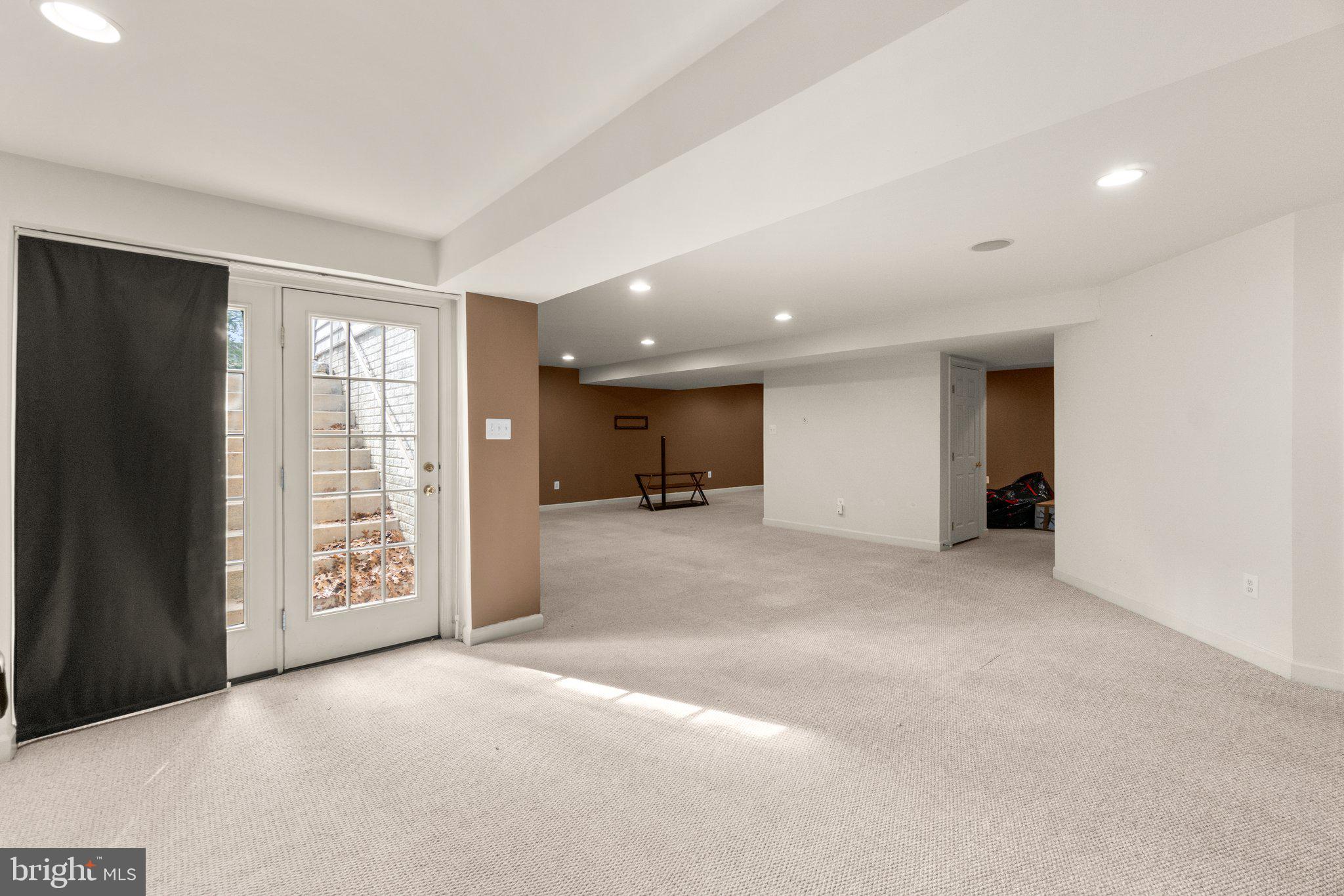 PARADISE MANOR - Residential