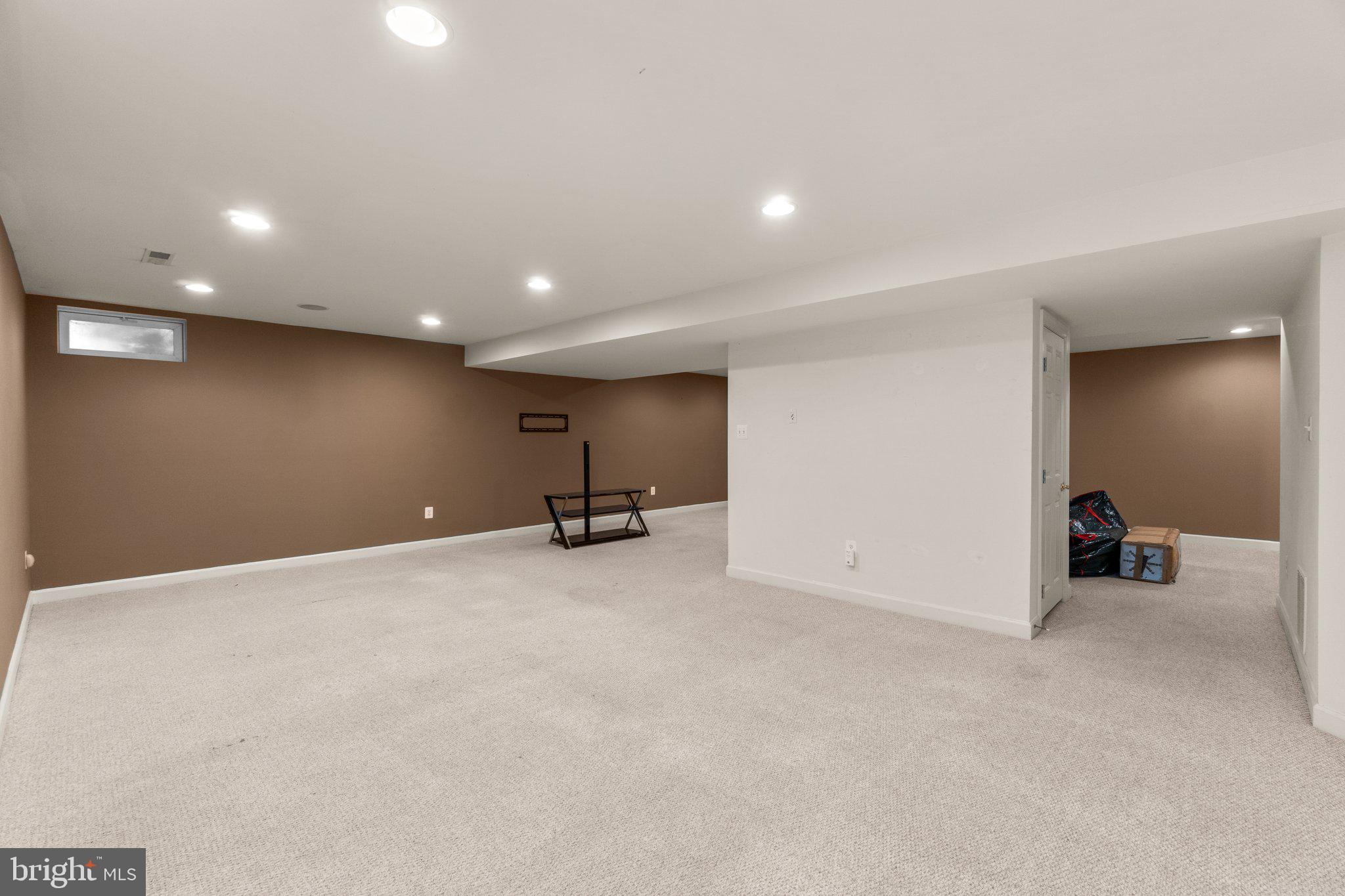 PARADISE MANOR - Residential