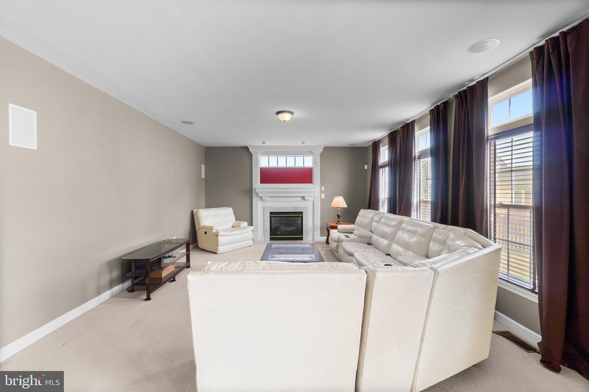 PARADISE MANOR - Residential