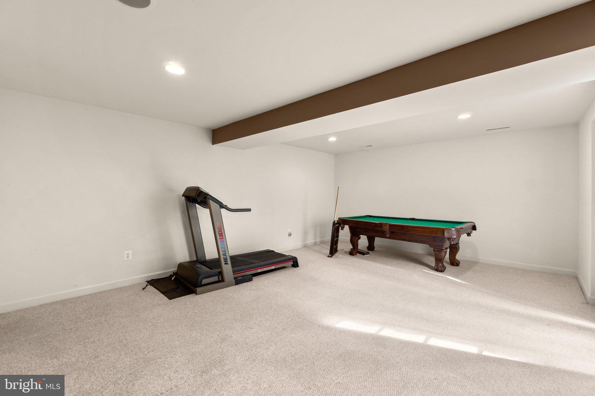 PARADISE MANOR - Residential