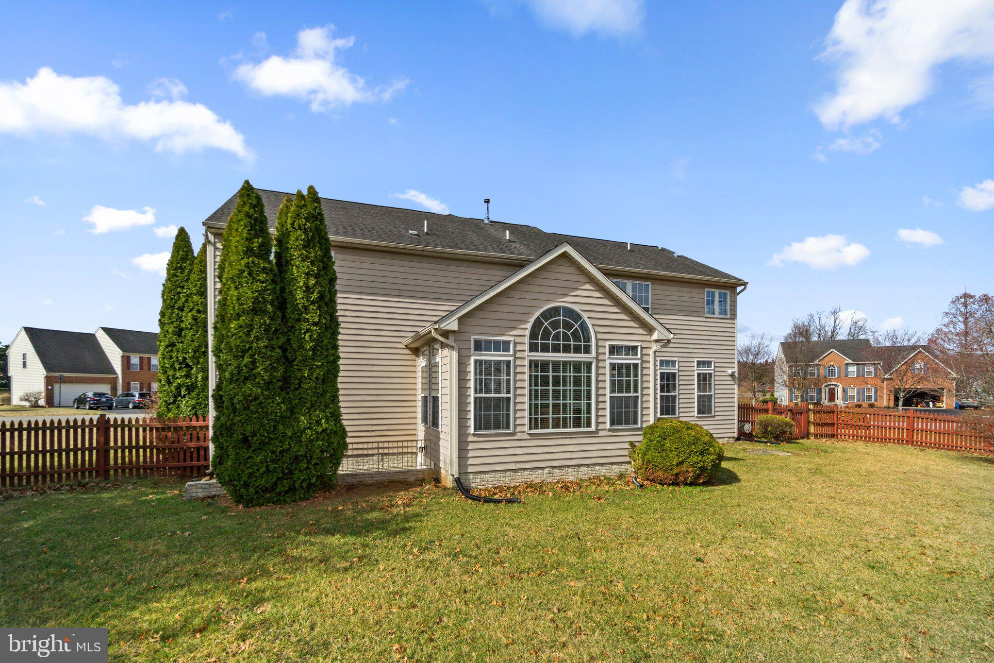 PARADISE MANOR - Residential