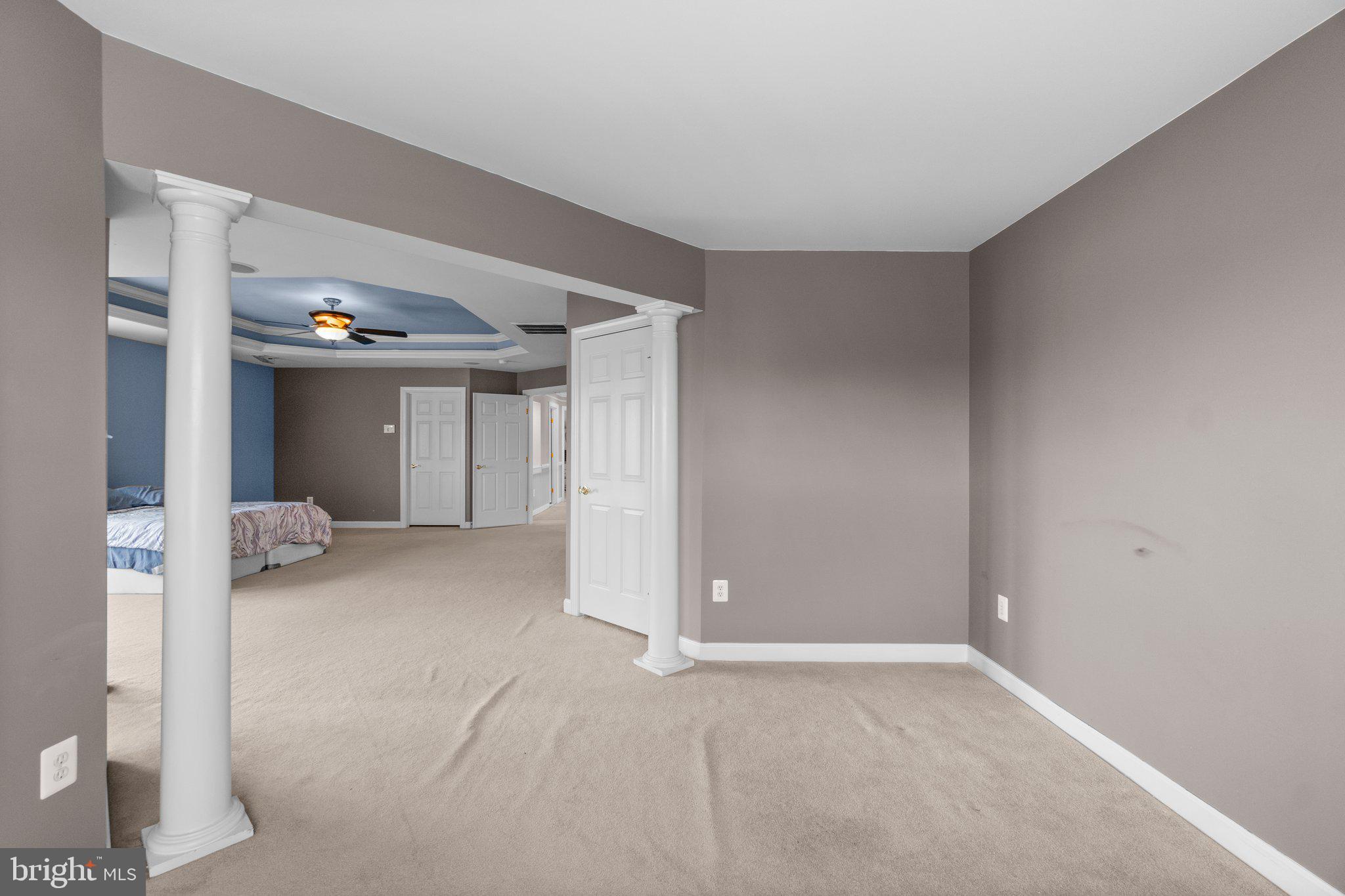 PARADISE MANOR - Residential