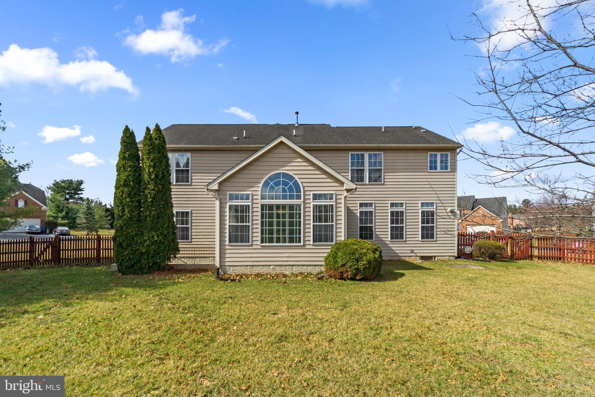 PARADISE MANOR - Residential