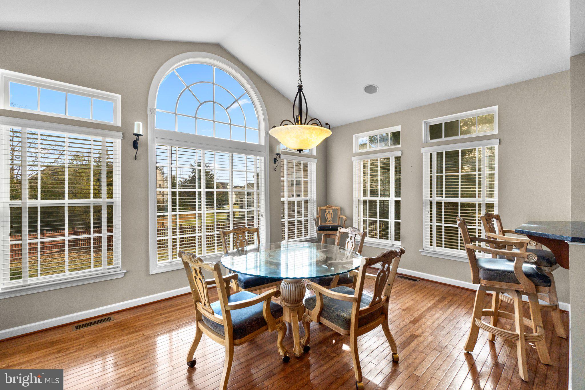 PARADISE MANOR - Residential