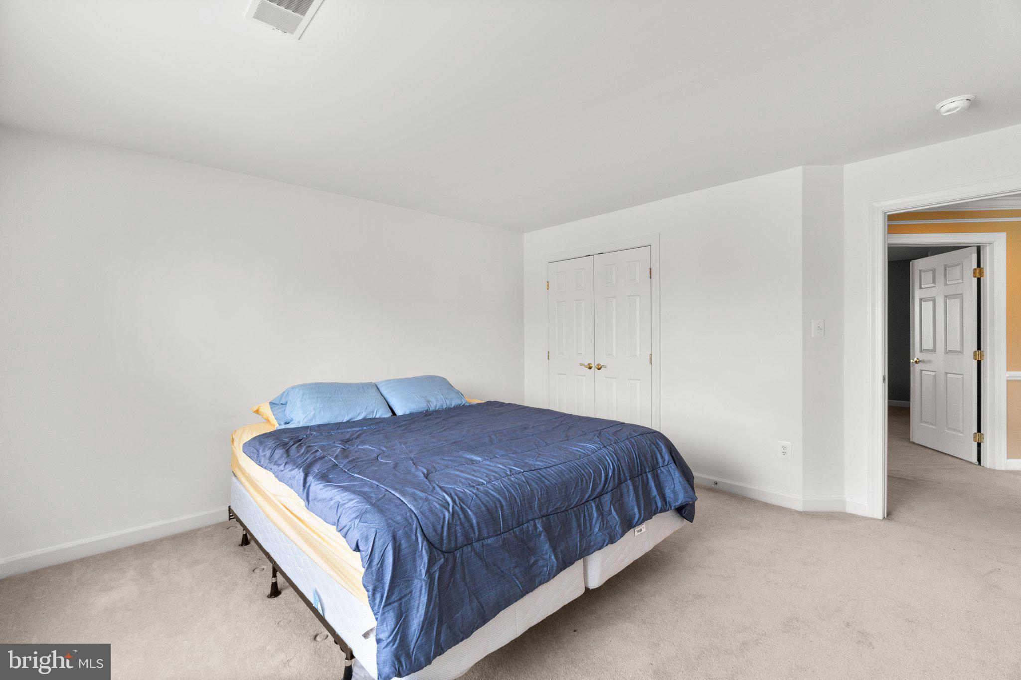 PARADISE MANOR - Residential