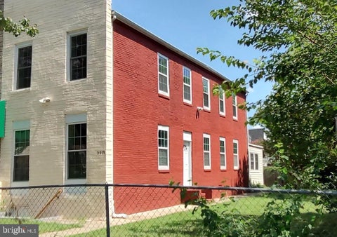 Townhouse For Sale - 2019 Barclay Street<br/> BALTIMORE, MD 21218