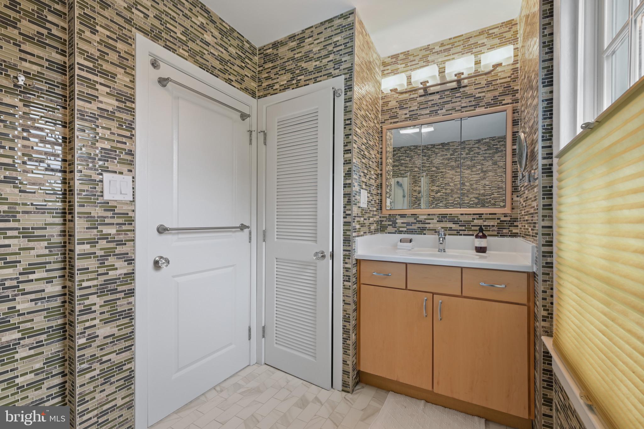 HYATTSVILLE HILLS - Residential