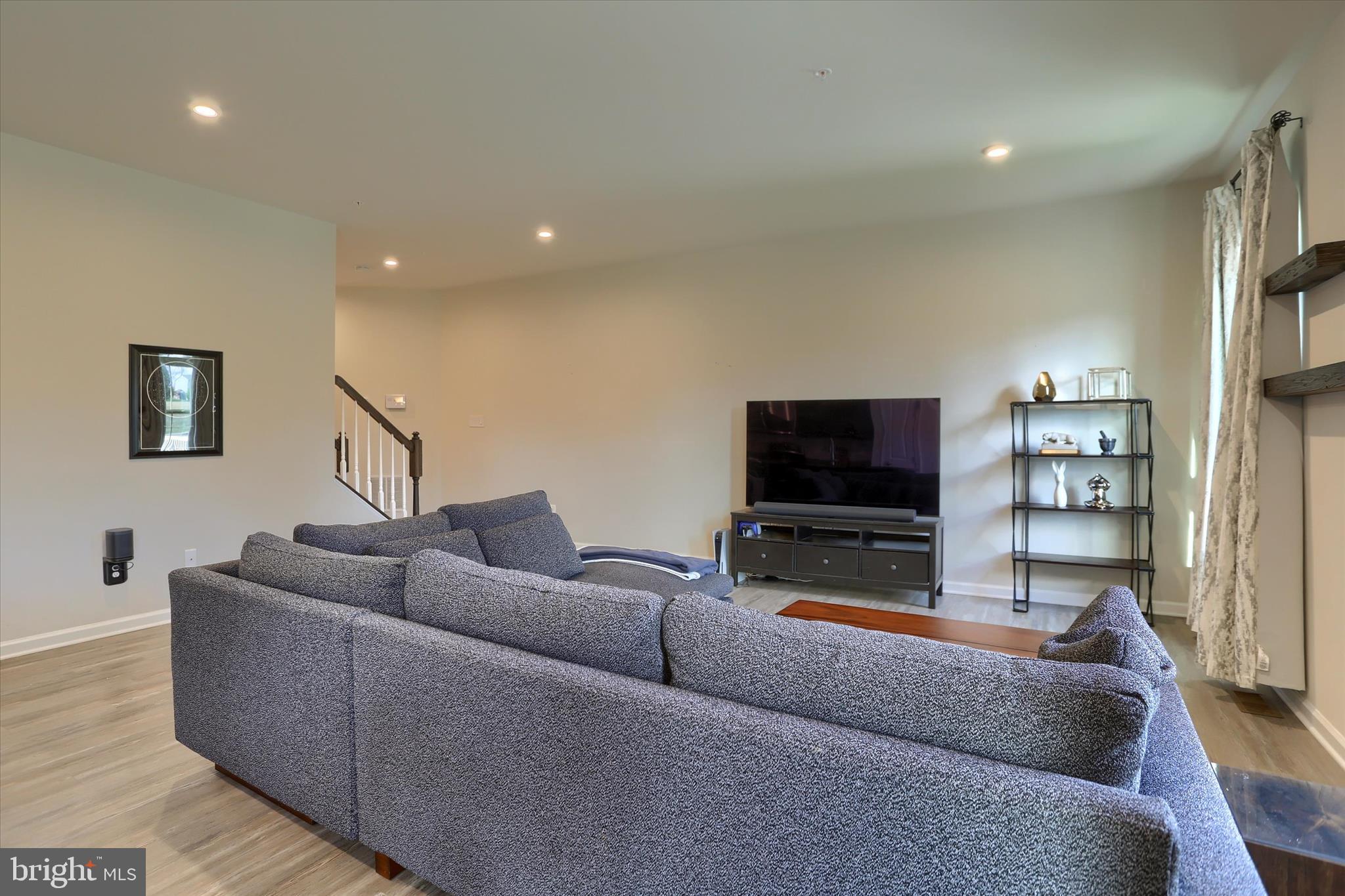 STRAY WINDS FARM - Residential